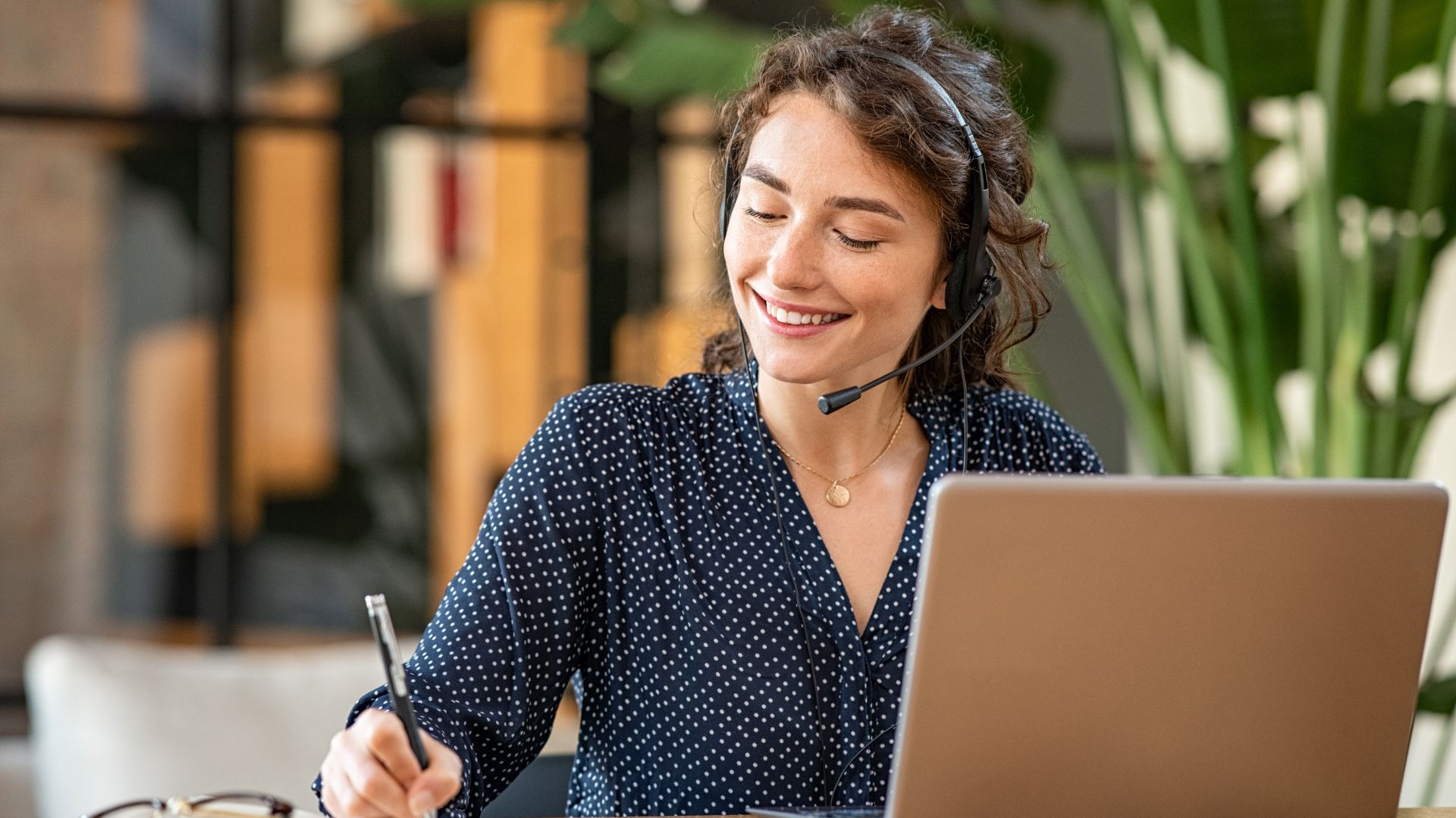 Como a IA integrada ao CRM revoluciona o atendimento ao cliente